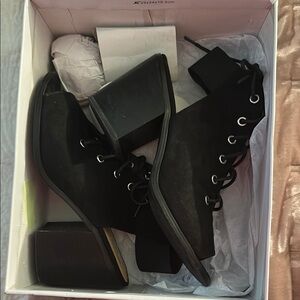 Black Women's Lace-Up Block Heel Shoes